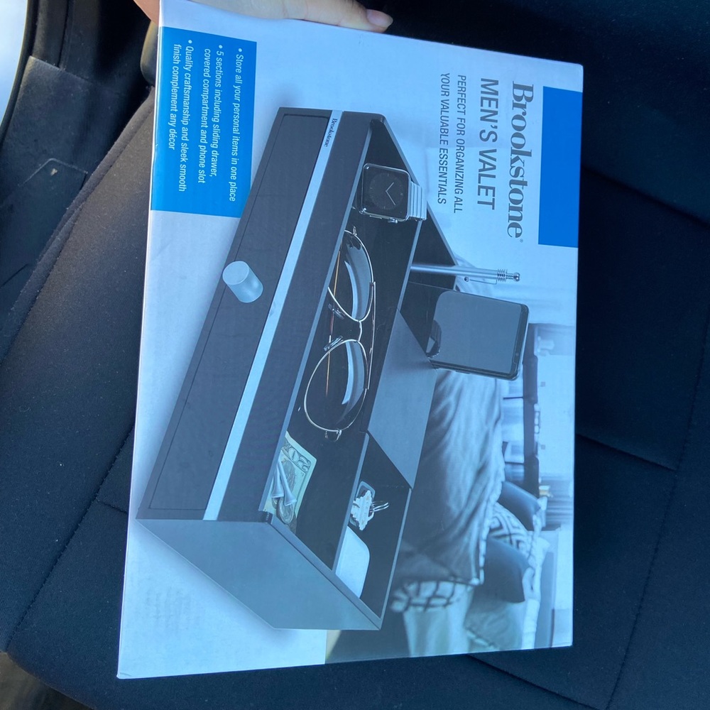 Brookstone men’s organizer